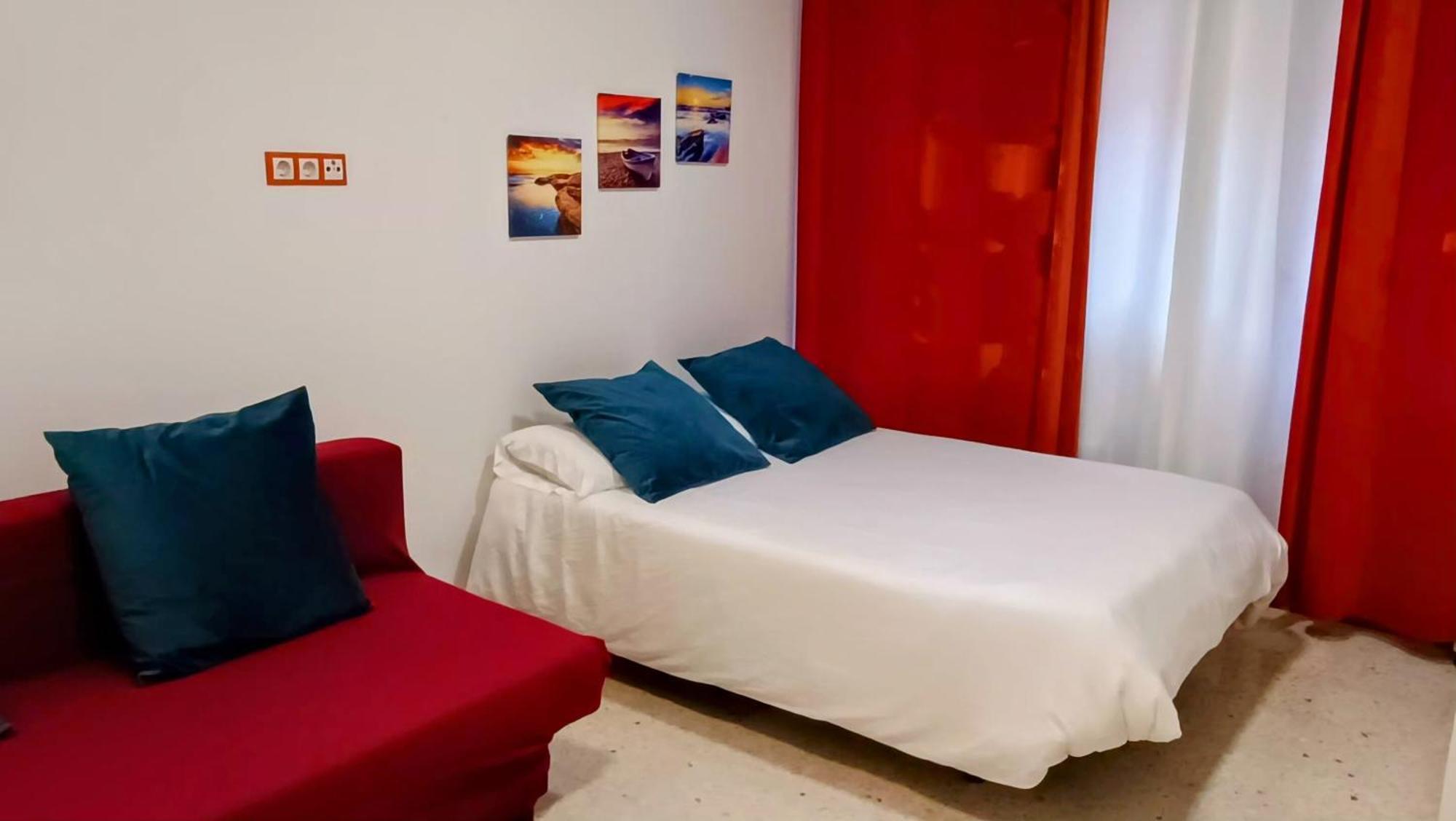 Hostal Estudios Badalona Luaran gambar