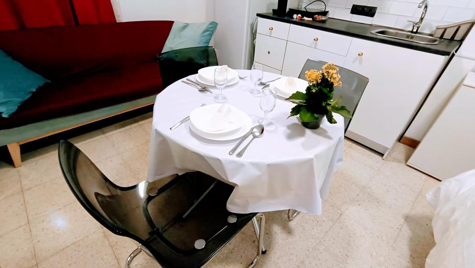 Hostal Estudios Badalona Luaran gambar