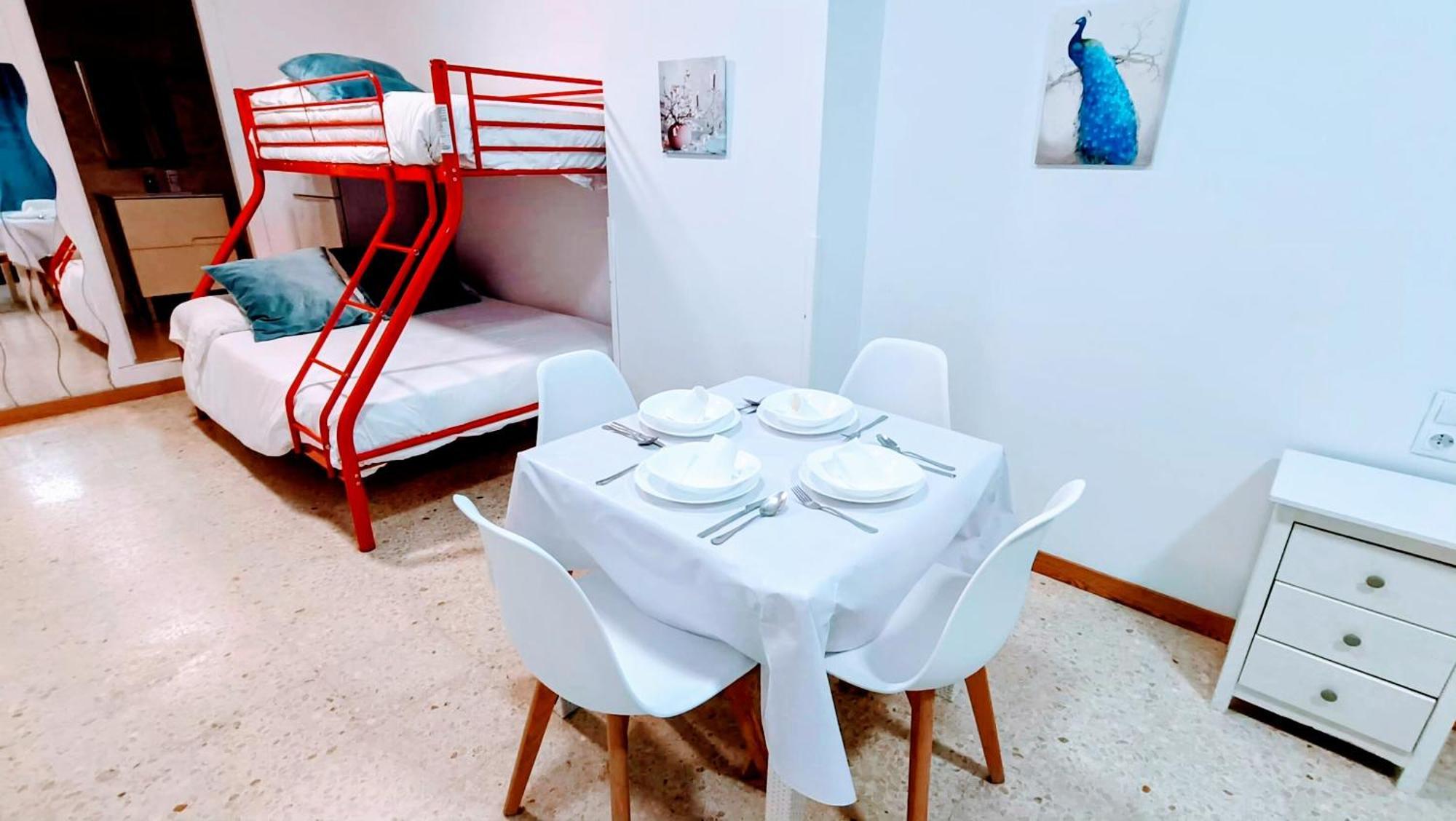 Hostal Estudios Badalona Luaran gambar