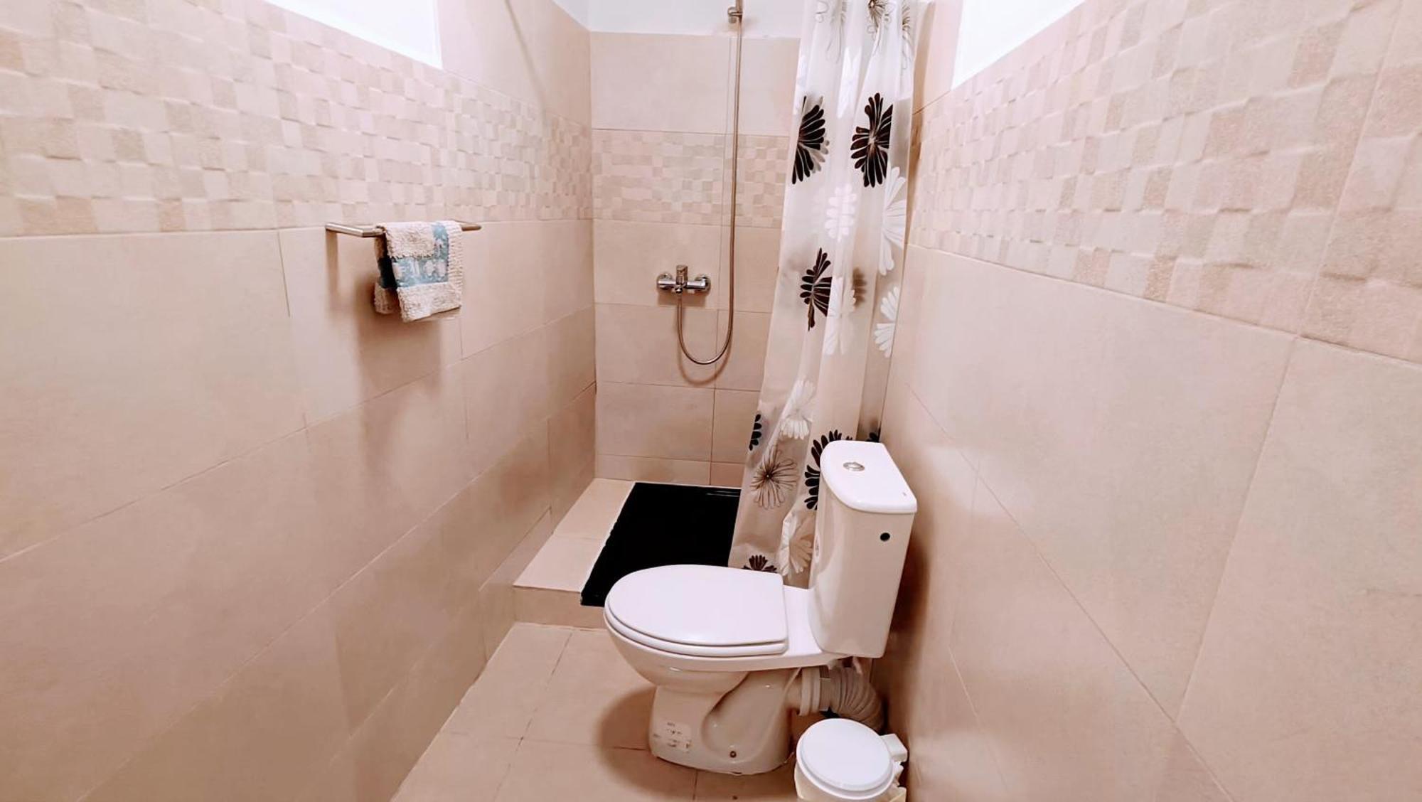 Hostal Estudios Badalona Luaran gambar