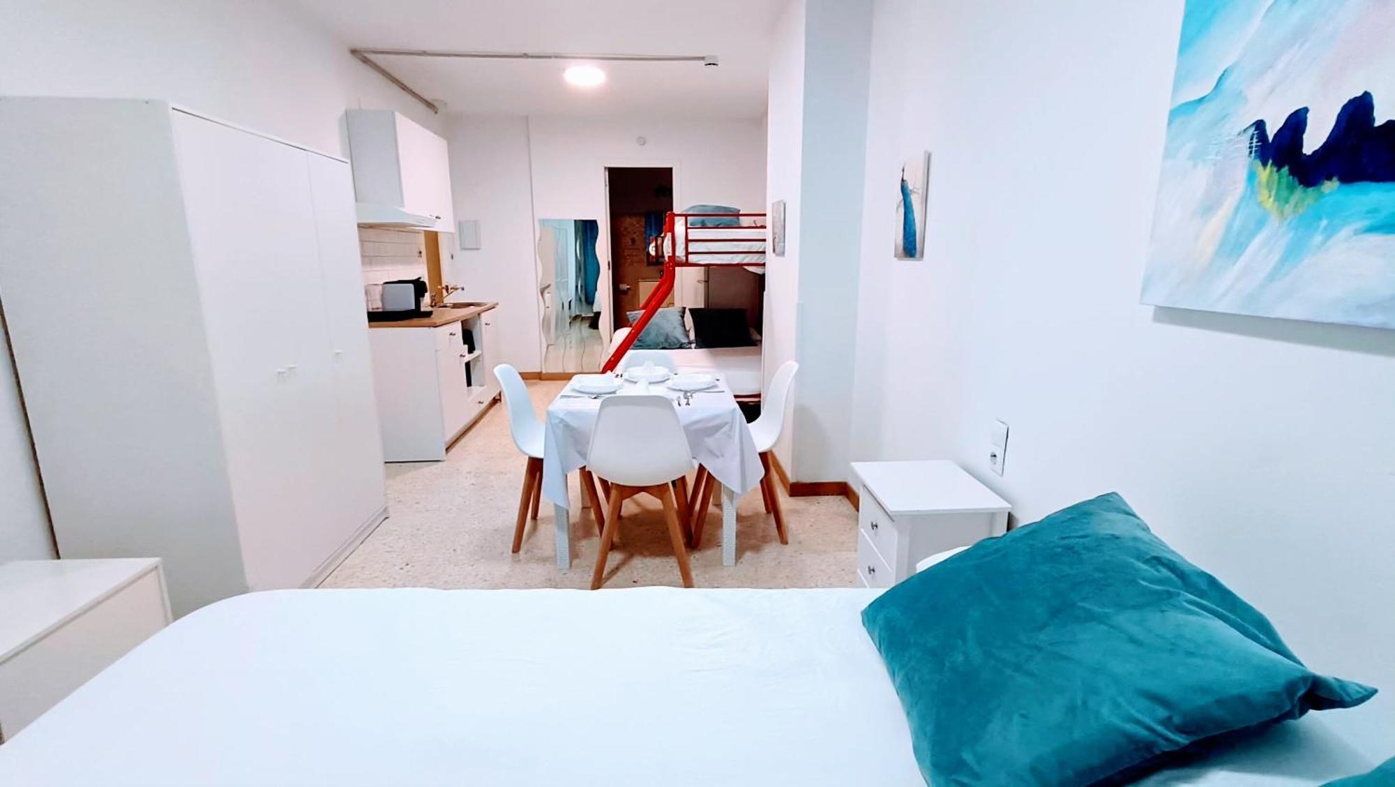 Hostal Estudios Badalona Luaran gambar