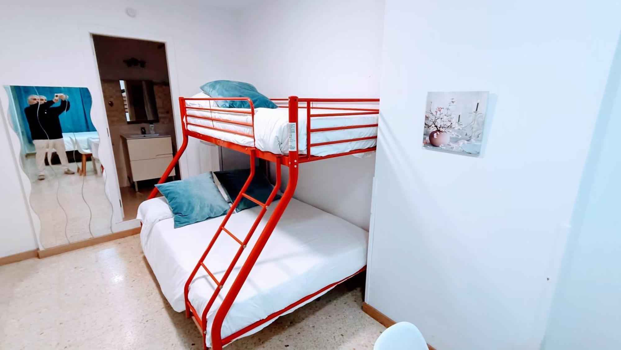Hostal Estudios Badalona Luaran gambar