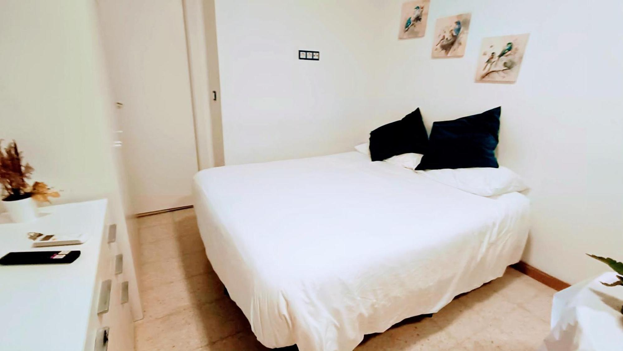 Hostal Estudios Badalona Luaran gambar