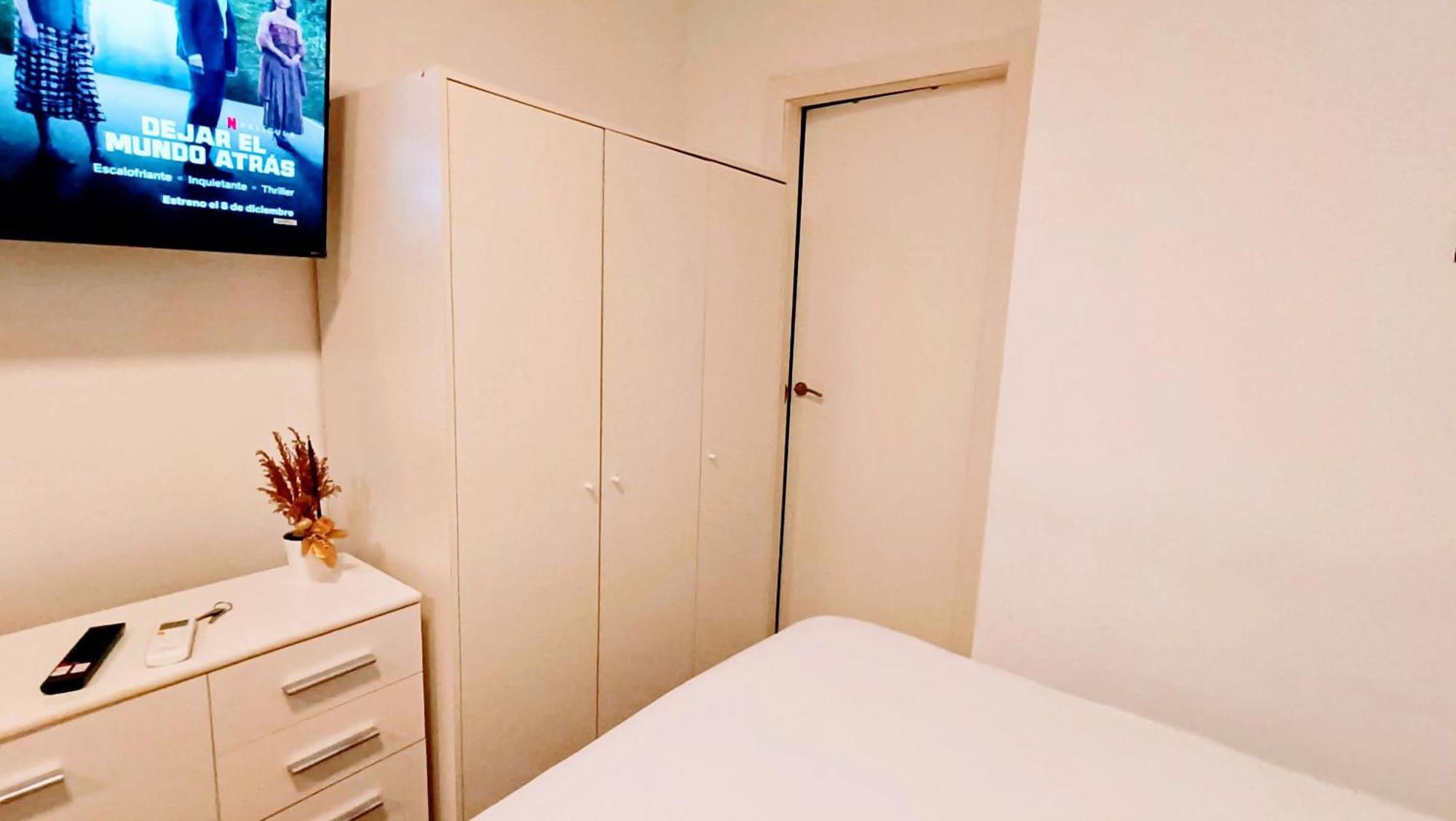 Hostal Estudios Badalona Luaran gambar