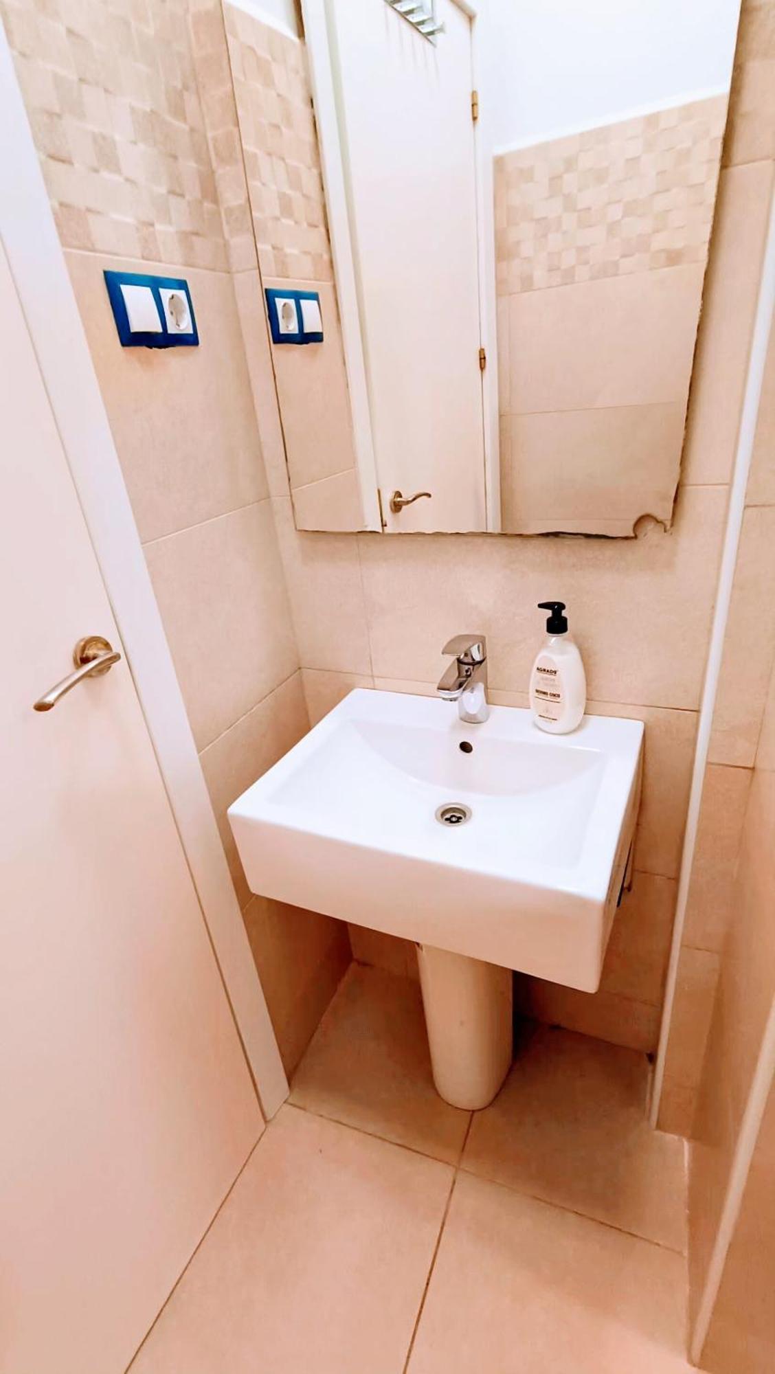 Hostal Estudios Badalona Luaran gambar
