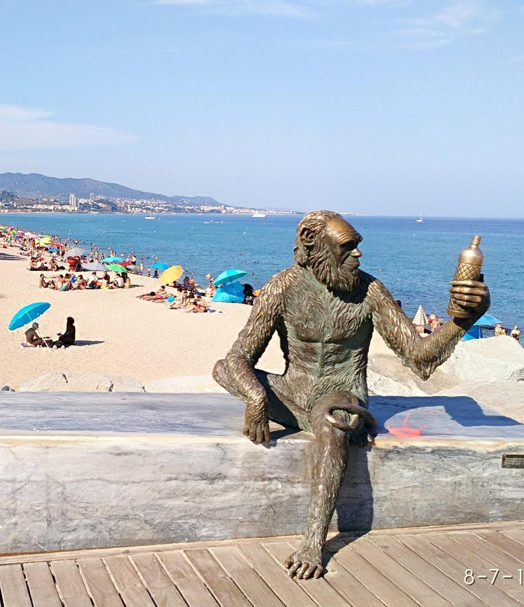 Hostal Estudios Badalona Luaran gambar