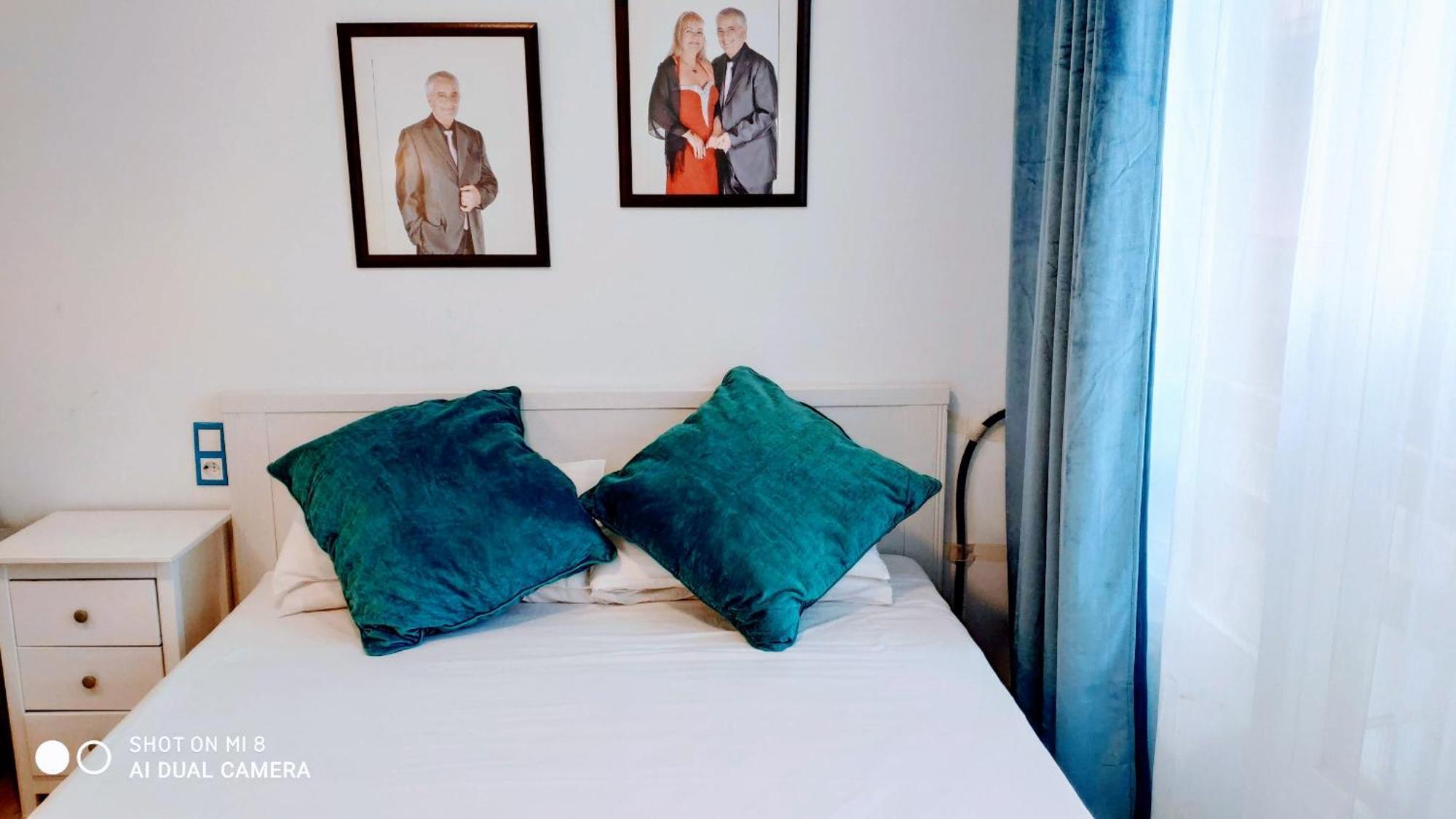 Hostal Estudios Badalona Luaran gambar