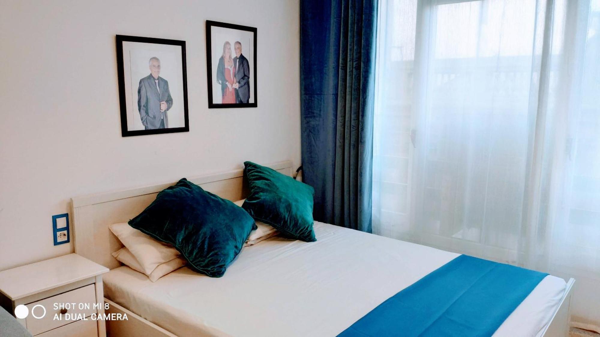 Hostal Estudios Badalona Luaran gambar