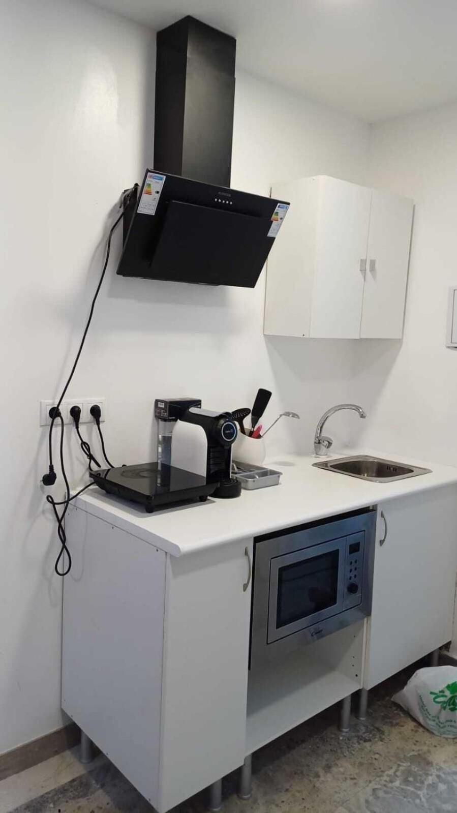 Hostal Estudios Badalona Bilik gambar