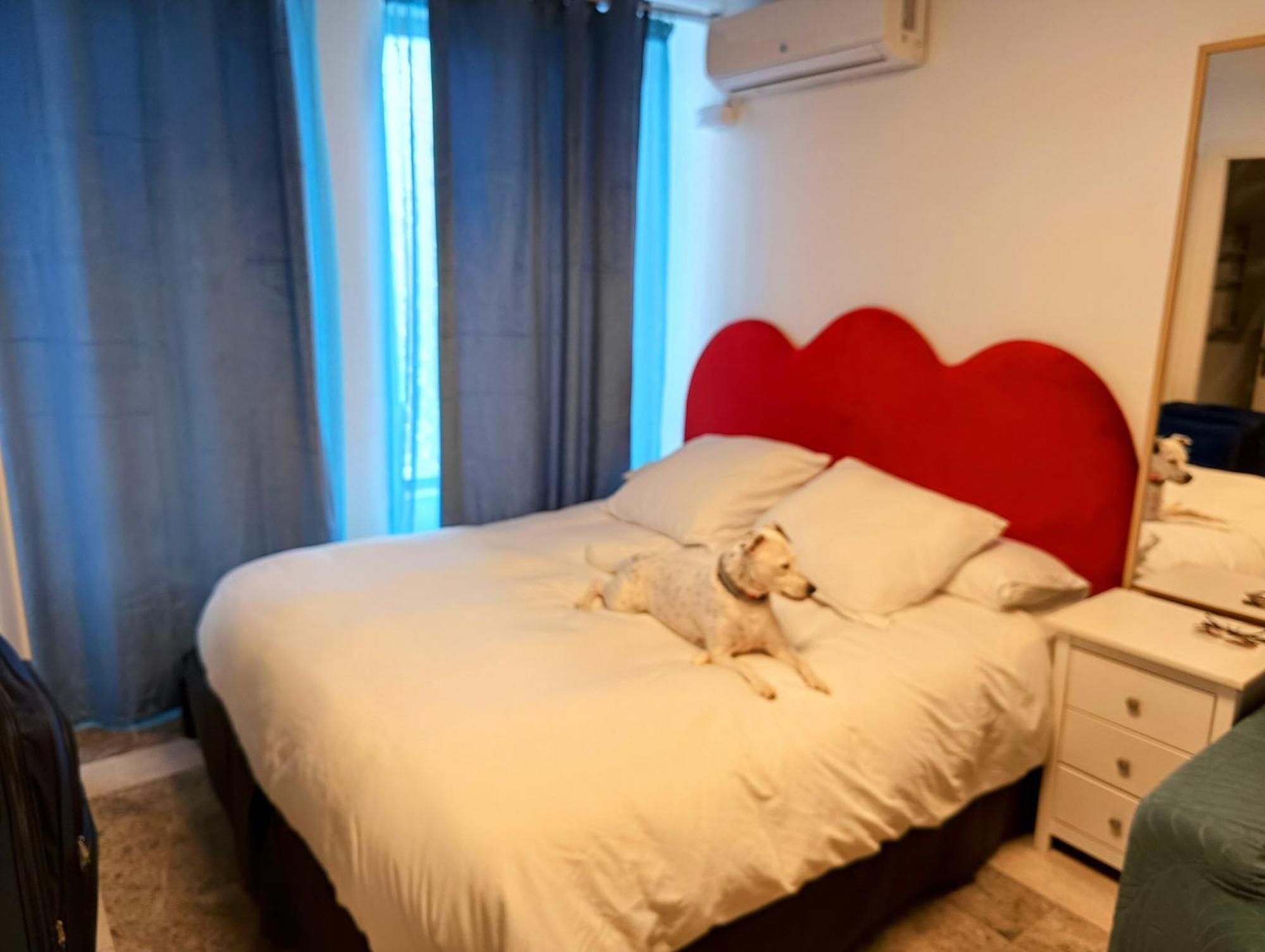 Hostal Estudios Badalona Luaran gambar