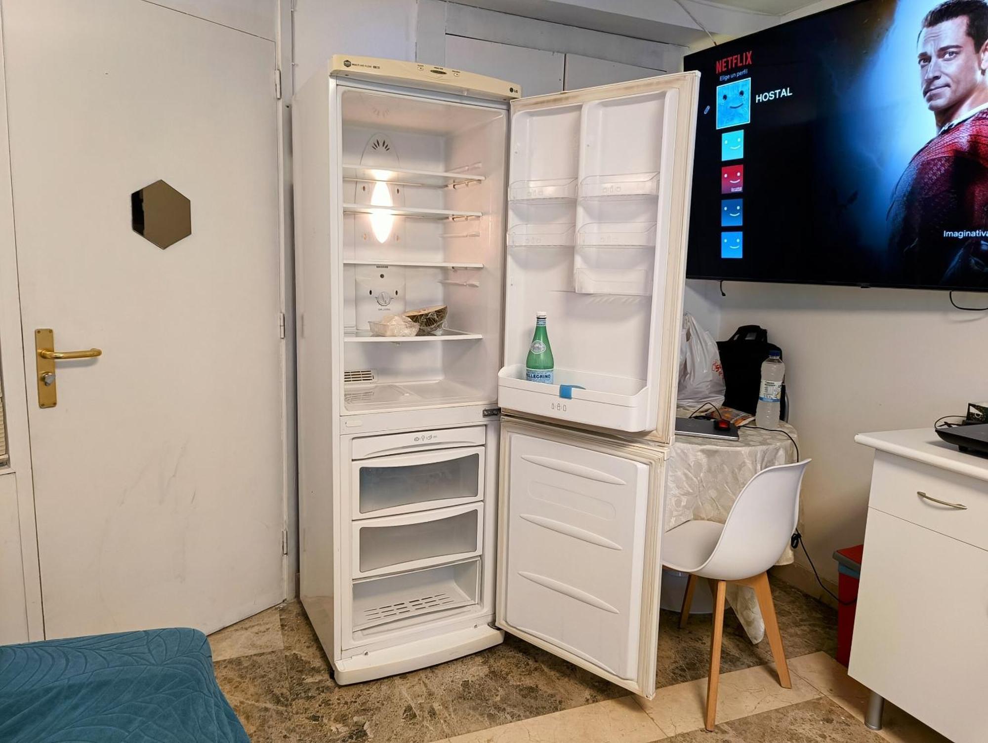 Hostal Estudios Badalona Luaran gambar